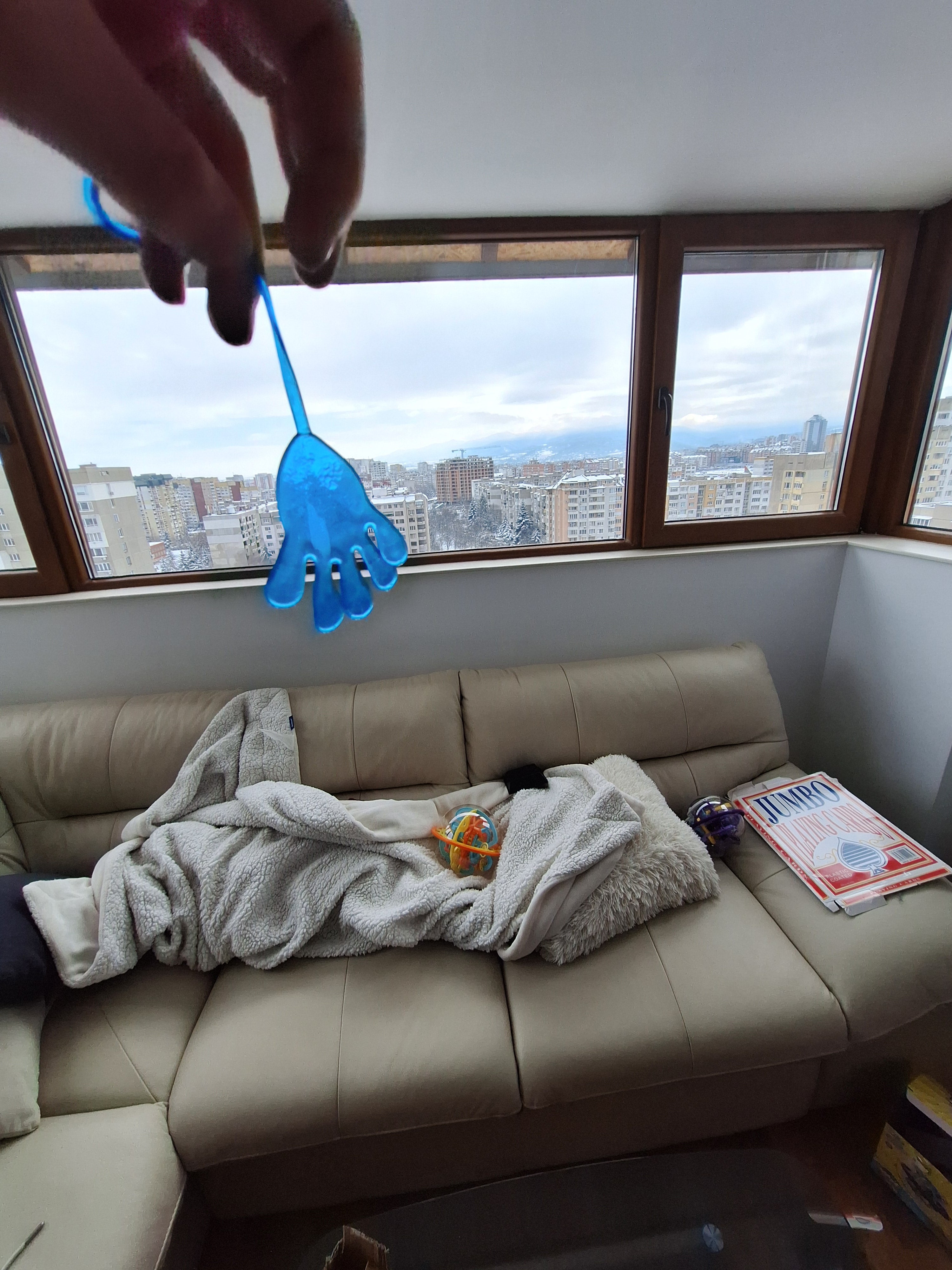 Забавни лепящи се ръчички